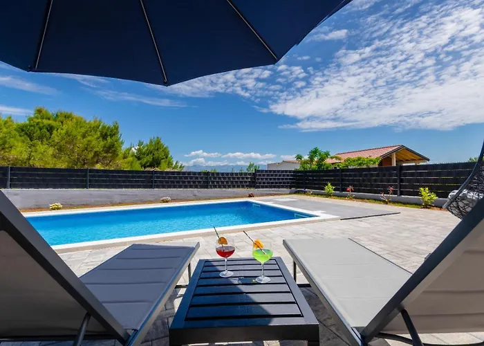 New! In With Private Pool - Ta Leut Agency Willa Vir