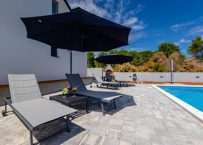 New! In With Private Pool - Ta Leut Agency Willa Vir