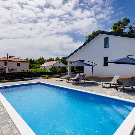 New! In With Private Pool - Ta Leut Agency