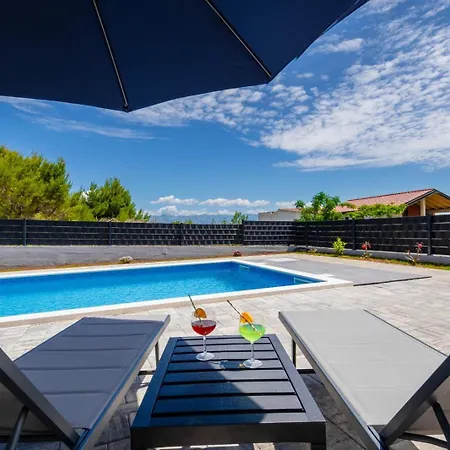 New! In With Private Pool - Ta Leut Agency Willa Vir