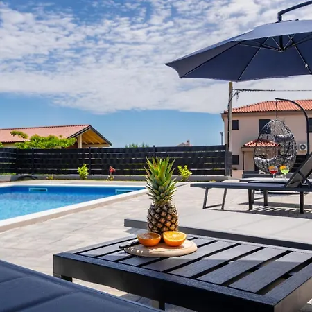 New! In With Private Pool - Ta Leut Agency