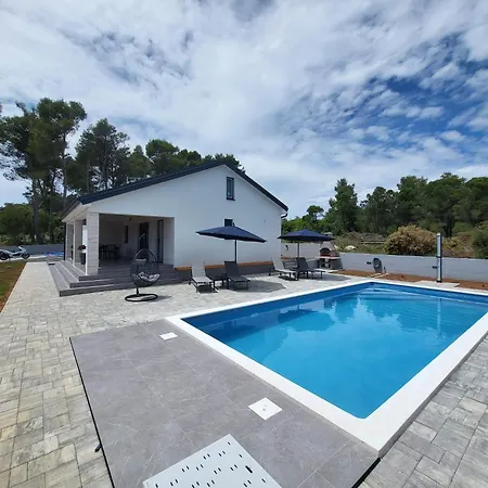 New! In With Private Pool - Ta Leut Agency Willa Vir