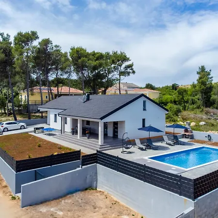 New! In With Private Pool - Ta Leut Agency Willa *