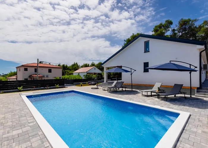 New! In With Private Pool - Ta Leut Agency