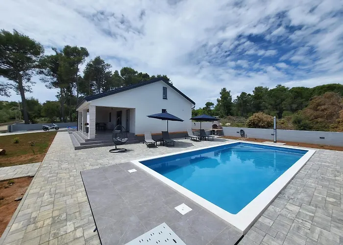 New! In With Private Pool - Ta Leut Agency Villa Vir